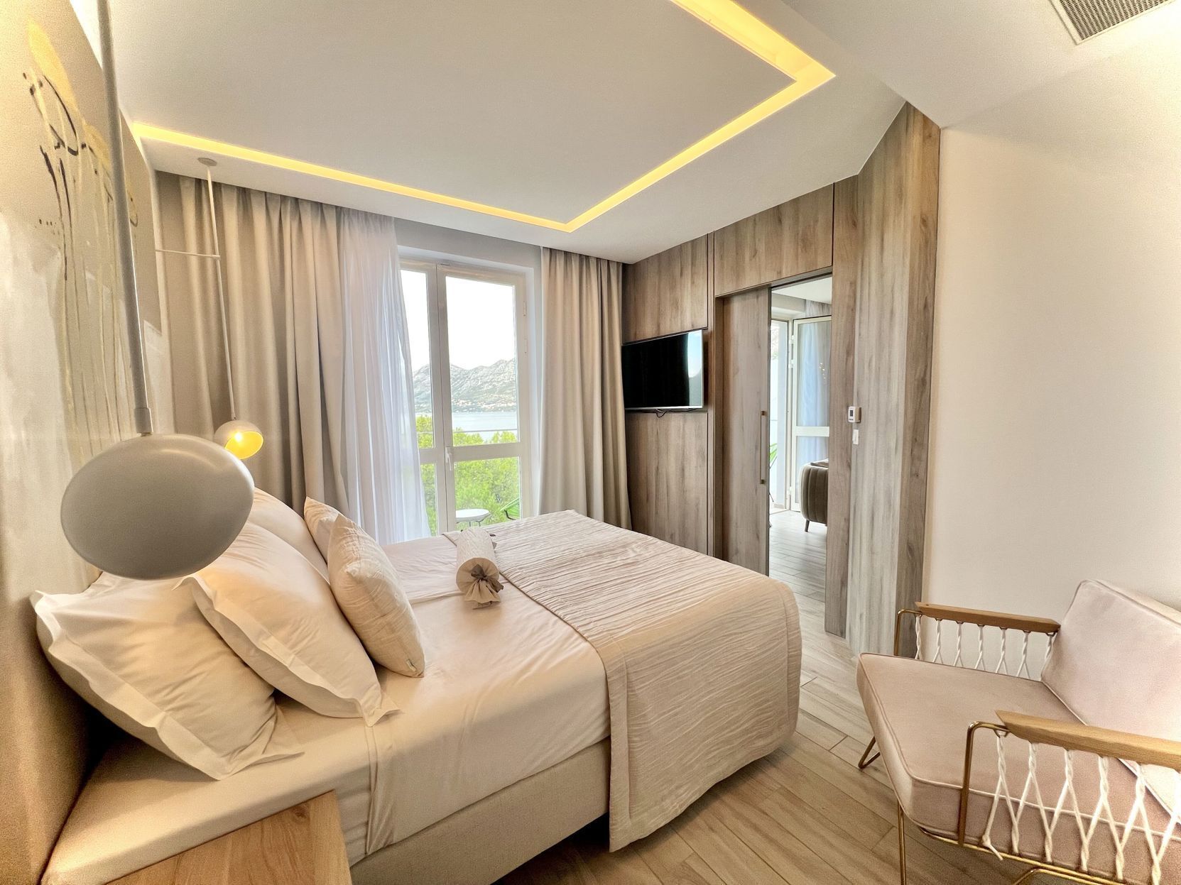 In-room safe, desk, blackout curtains, free WiFi