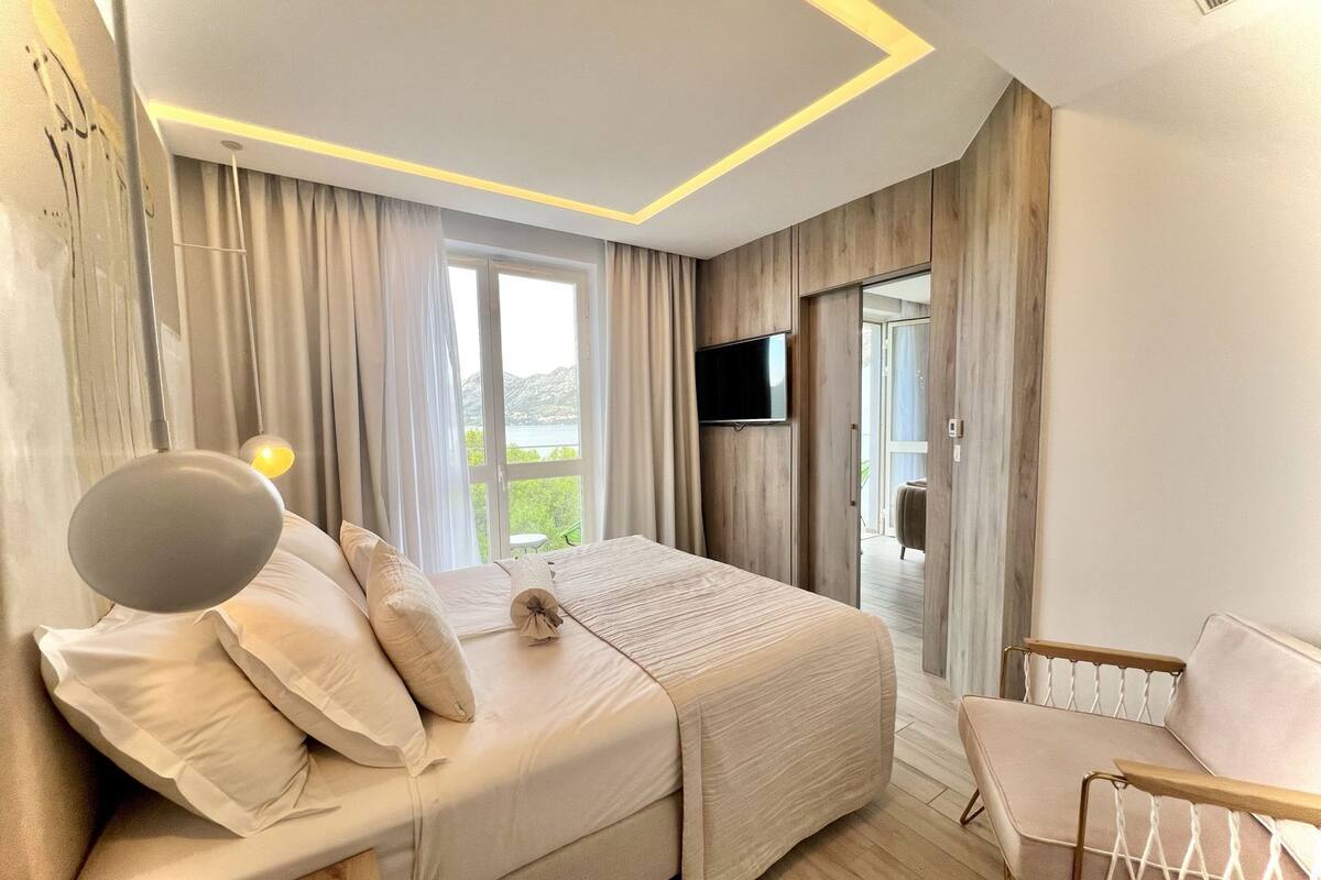 In-room safe, desk, blackout drapes, free WiFi