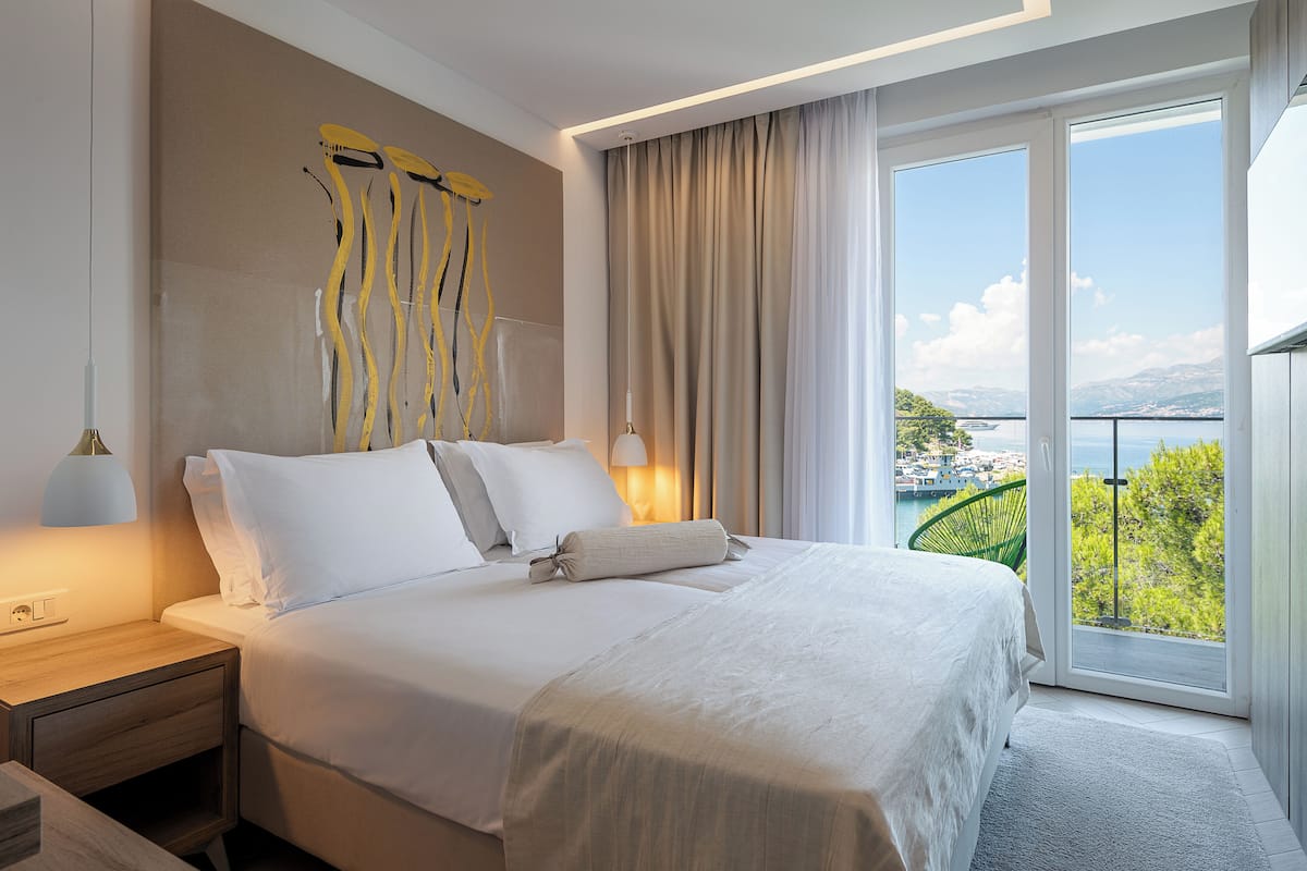 Gold Room with balcony, Partial Sea view | 1 bedroom, in-room safe, desk, blackout drapes