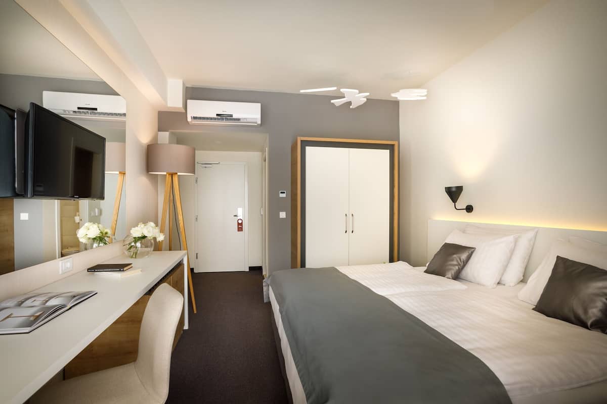 Double room with sea view and balcony | Minibar, coffre-fort, bureau, rideaux dâobscurcissement