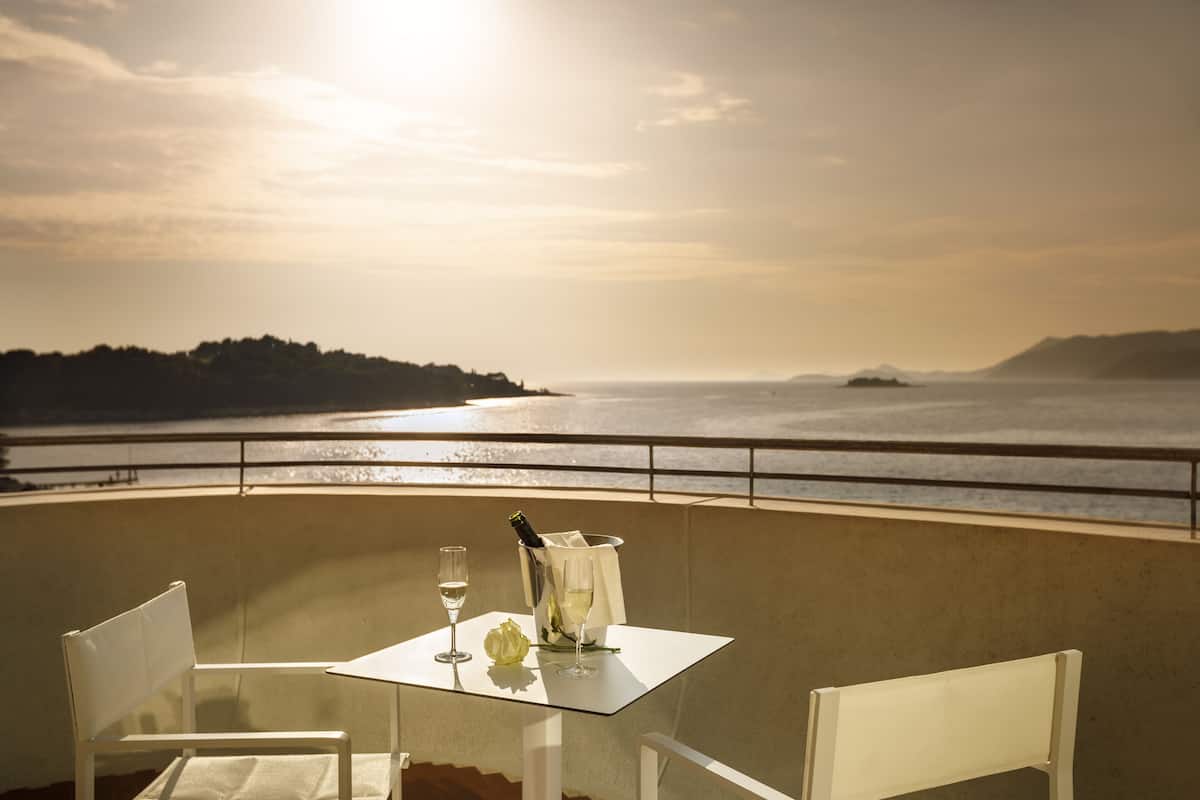 Junior suite with sea view and balcony | Vue du balcon