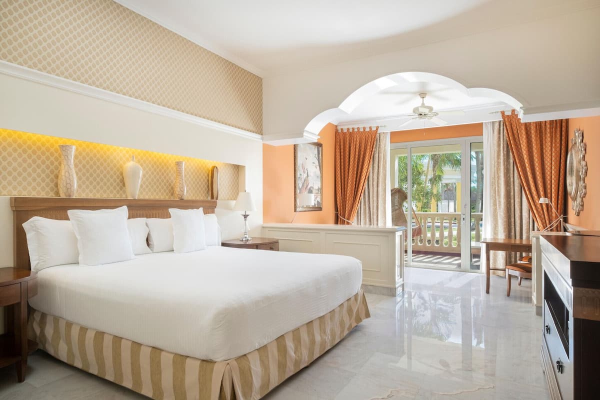 Frette Italian sheets, premium bedding, down comforters, free minibar
