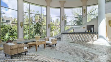 Couples treatment rooms, sauna, hot tub, steam room, Turkish bath