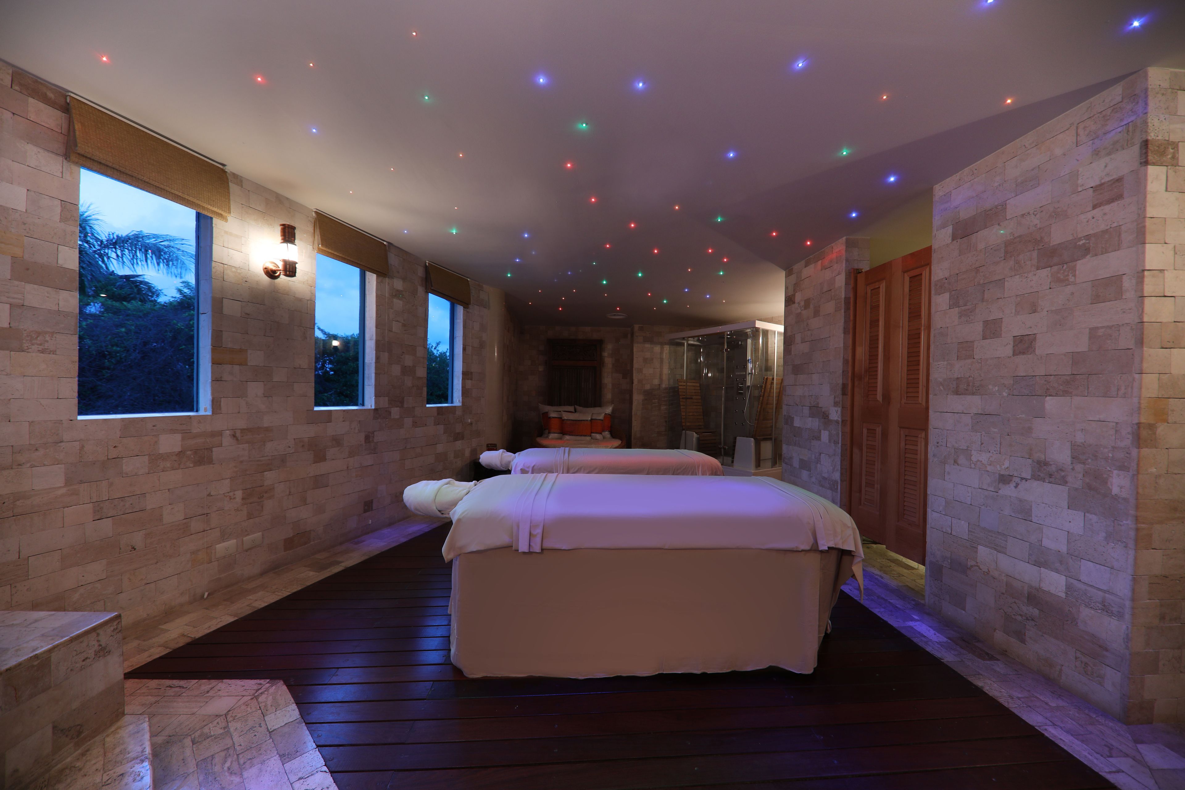 Couples treatment rooms, sauna, hot tub, steam room, Turkish bath