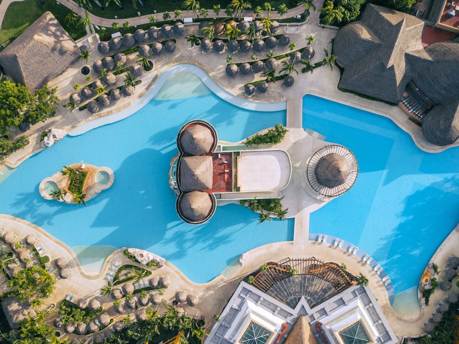 8 outdoor pools, pool umbrellas, pool loungers