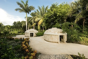 Couples treatment rooms, sauna, hot tub, steam room, hot springs