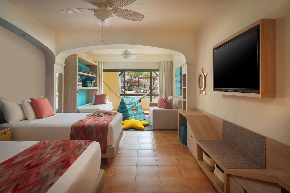 1 bedroom, free minibar, in-room safe, desk