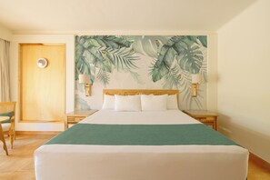 Free minibar, in-room safe, desk, blackout curtains - Iberostar Selection Paraíso Lindo - All Inclusive (Playa del Carmen)