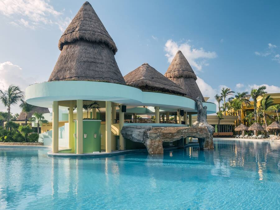 10 Bars/Lounges, 2 Poolbars, 2 Strandbars, Bar im Pool