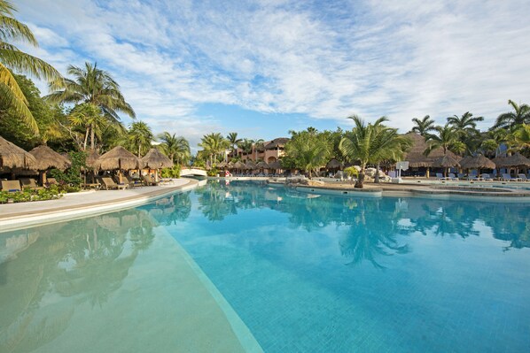 6 outdoor pools, pool umbrellas, pool loungers