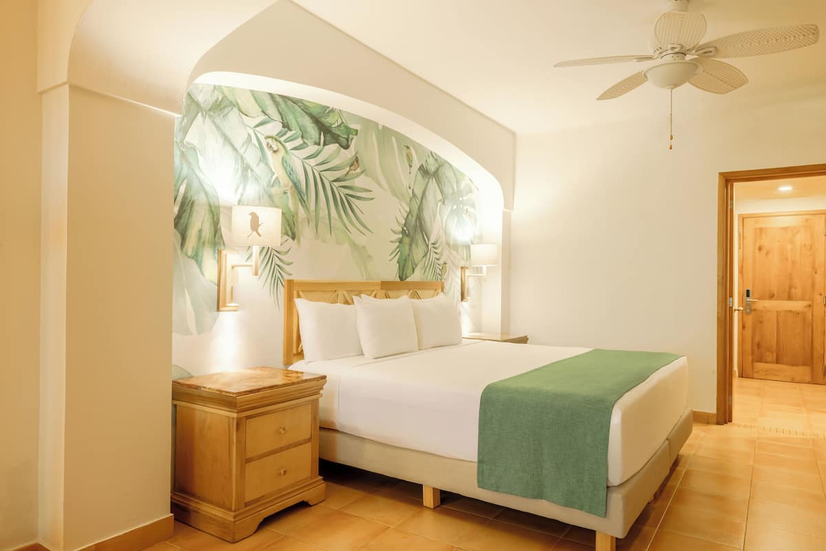 Free minibar, in-room safe, desk, blackout drapes