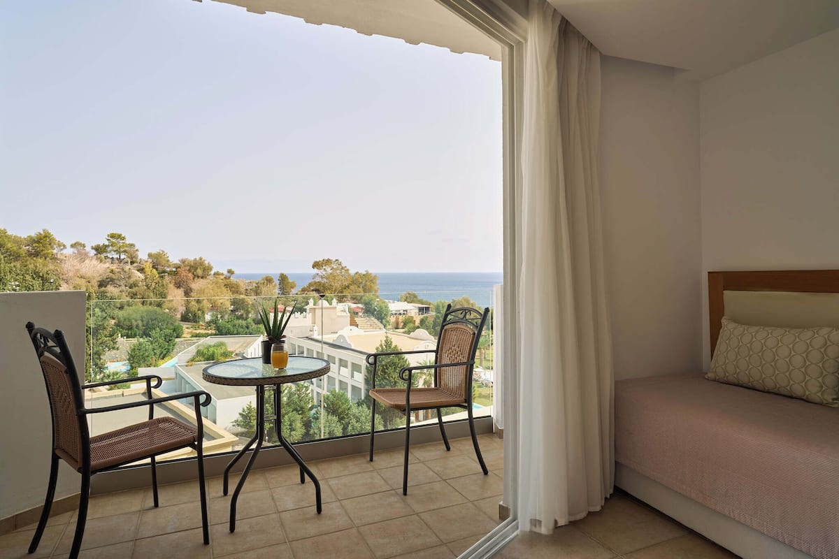 1 bedroom, minibar, individually decorated, individually furnished