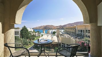 Suite, Sea View | Individually decorated, individually furnished, free WiFi, bed sheets