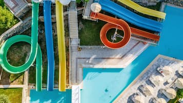 6 outdoor pools, pool umbrellas, sun loungers