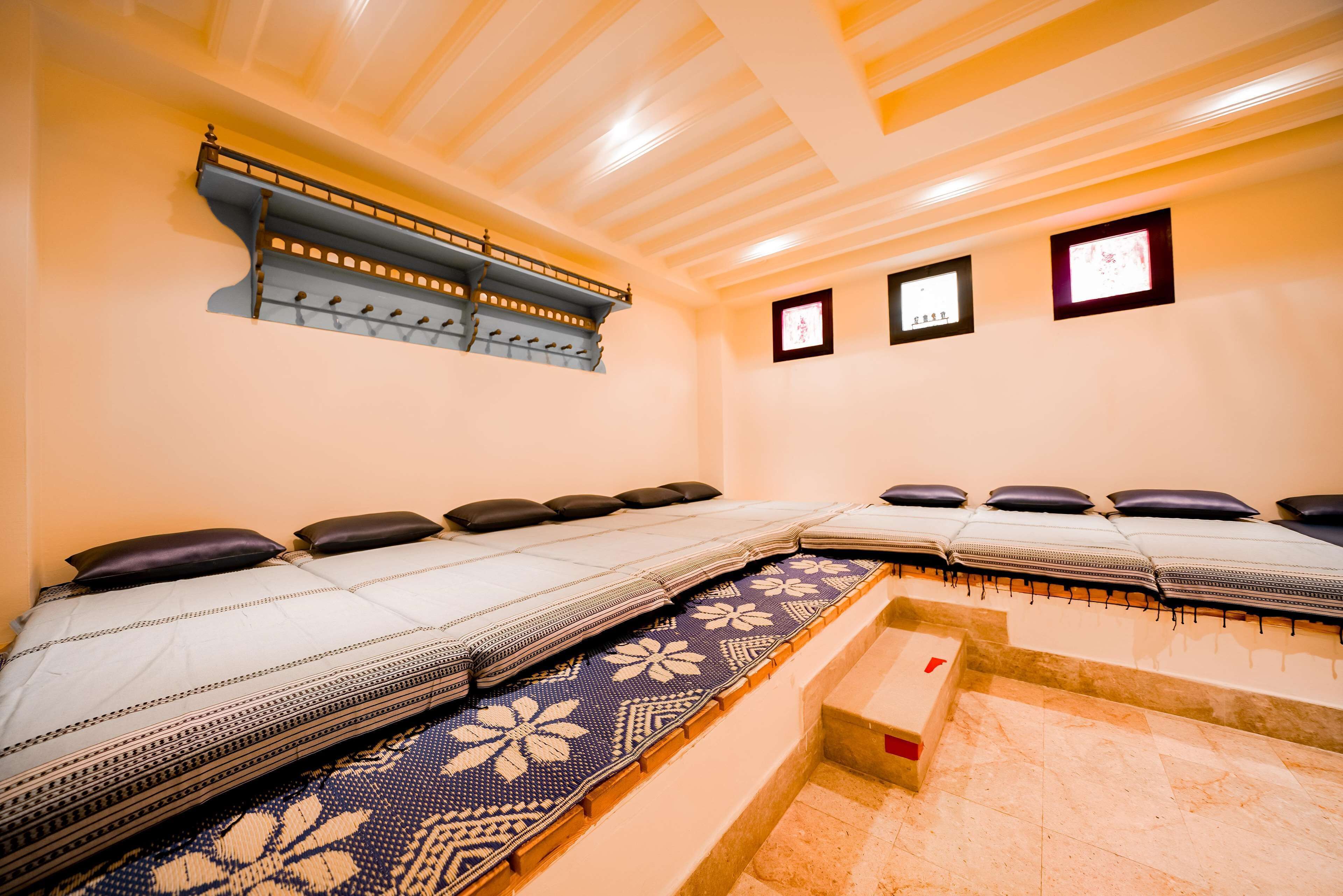 in-room safe, free wifi, bed sheets