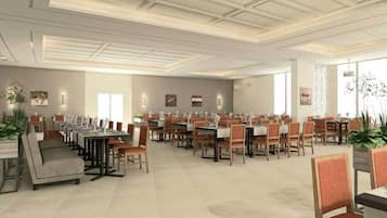 Un grand espace dédié à la salle à manger, avec de nombreuses tables et chaises disposées en rangées.