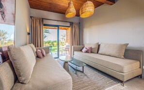 Minibar, individually decorated, individually furnished, desk