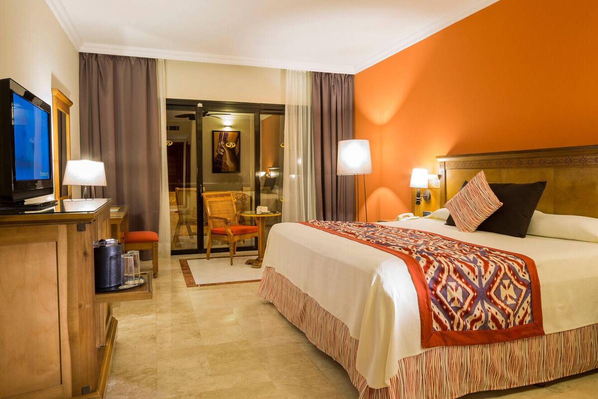 Down duvets, minibar, in-room safe, desk