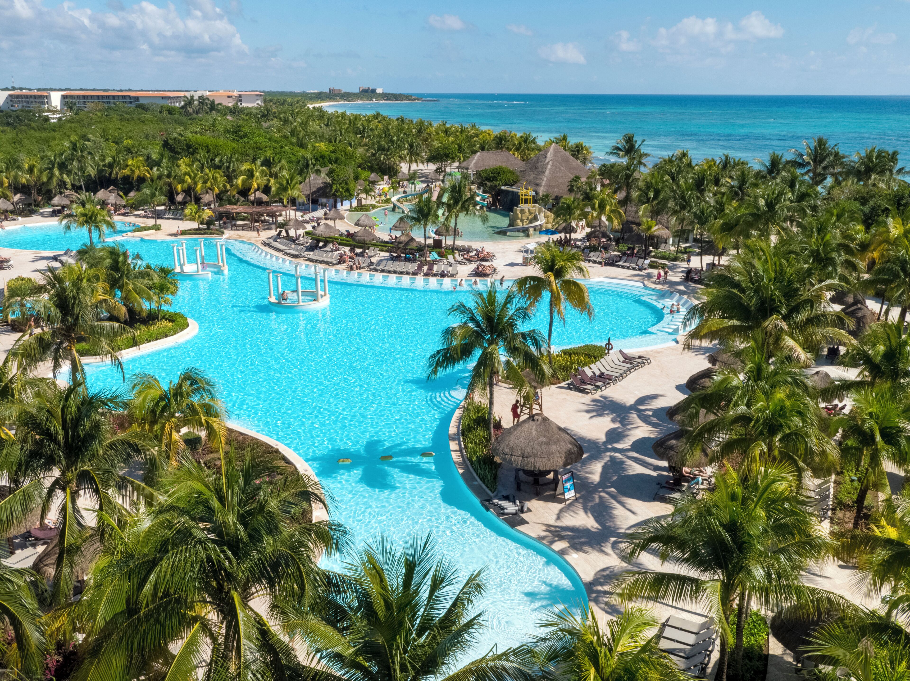 5 outdoor pools, pool umbrellas, pool loungers
