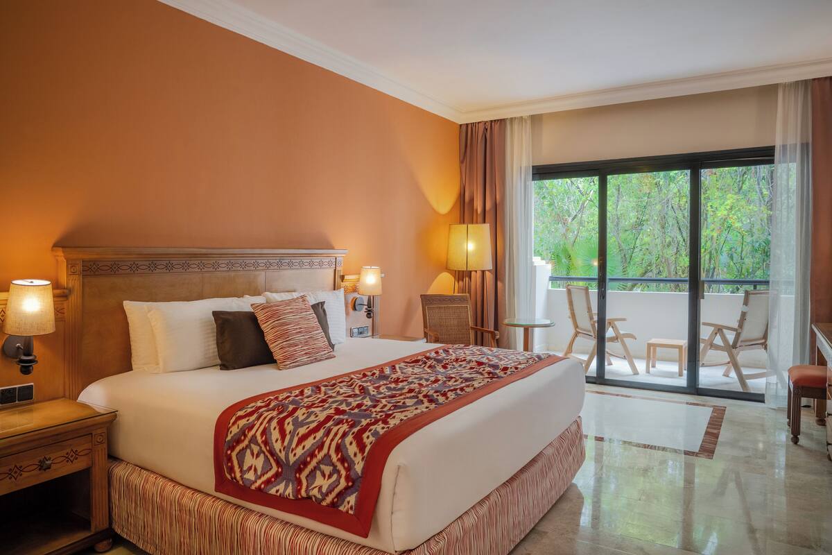 Down duvets, minibar, in-room safe, desk