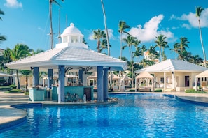 3 outdoor pools, pool umbrellas, pool loungers