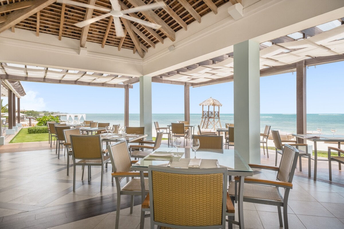 5 restaurants, lunch, dinner served; Italian cuisine