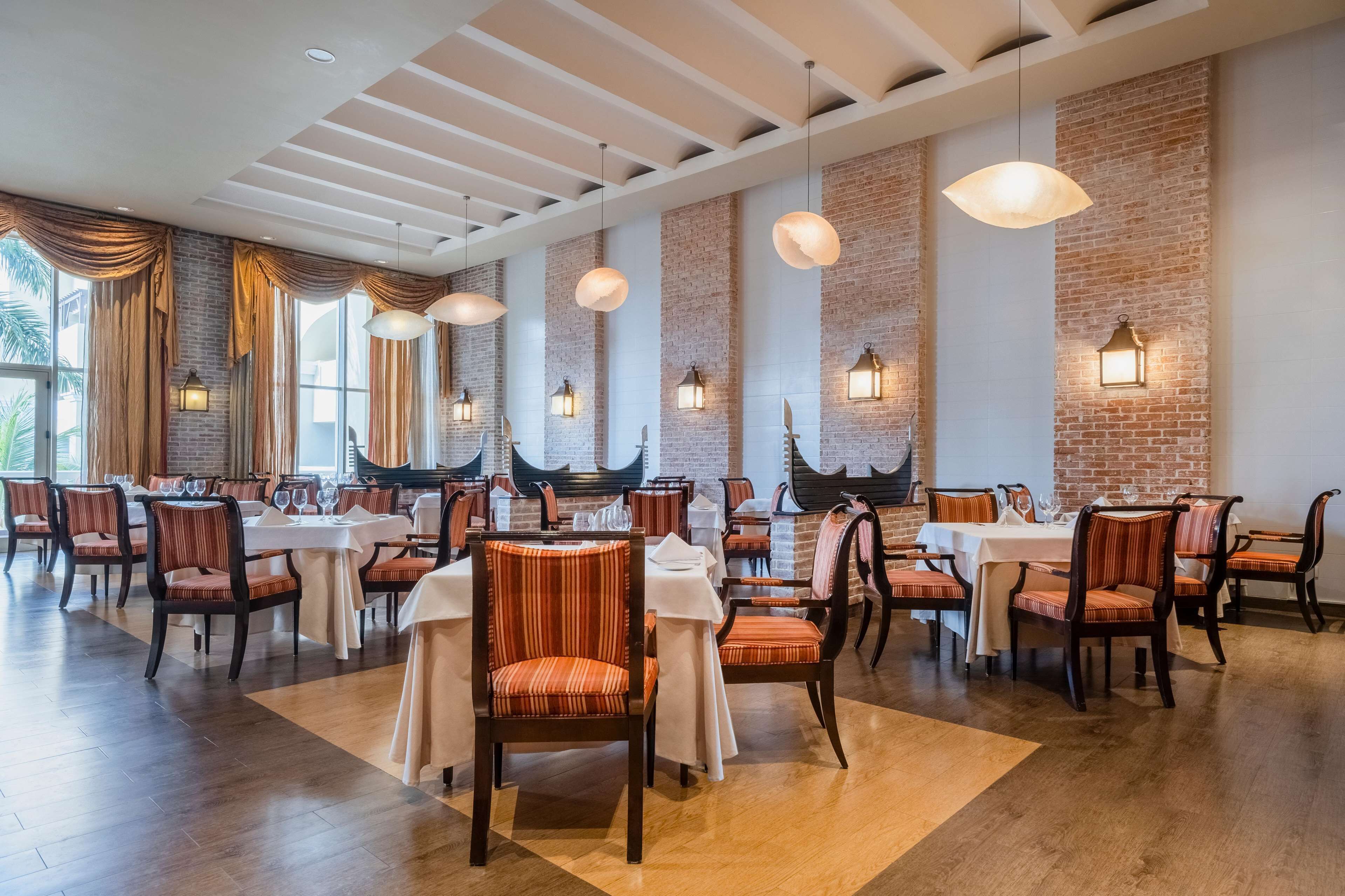 5 restaurants servant le déjeuner et le dîner
