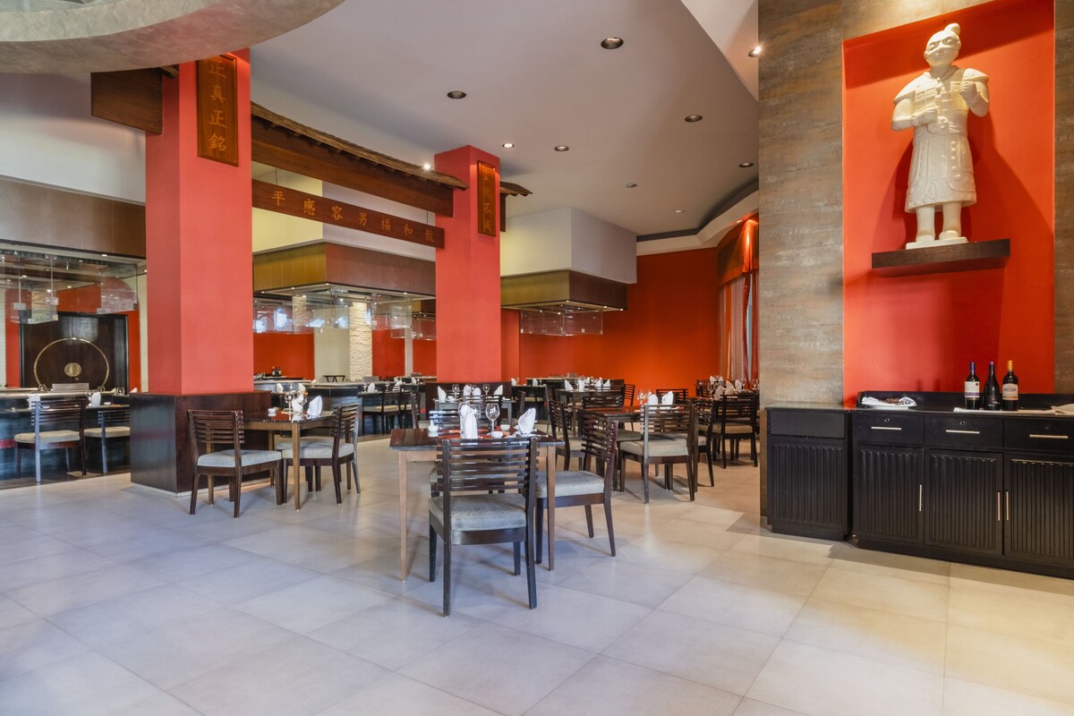 5 restaurants, lunch, dinner served; Italian cuisine