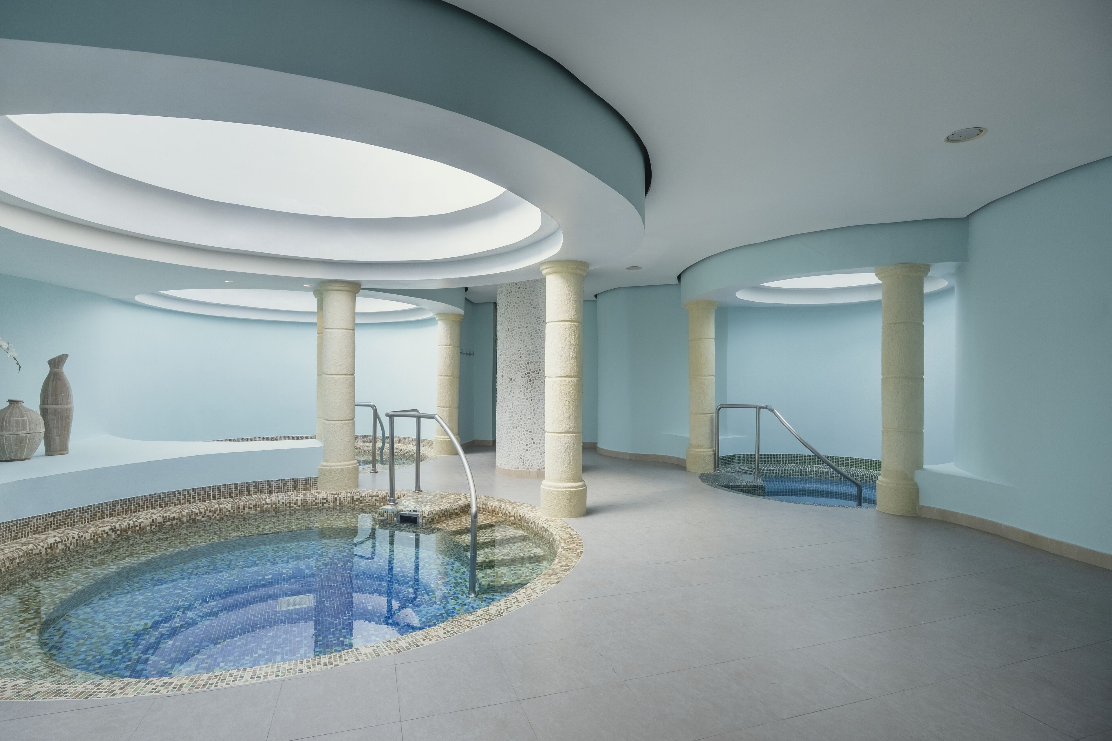 Couples treatment rooms, sauna, hot tub, Turkish bath, body treatments