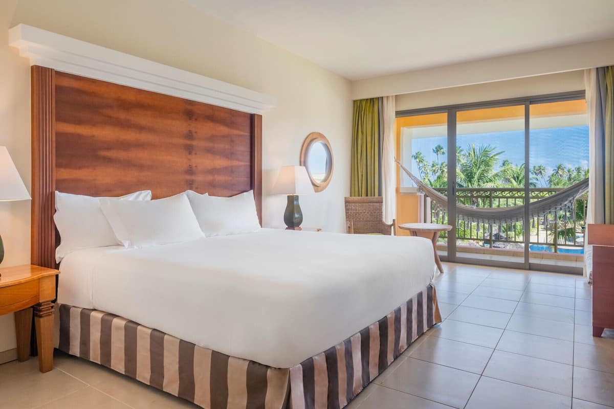 1 bedroom, free minibar, in-room safe, blackout drapes