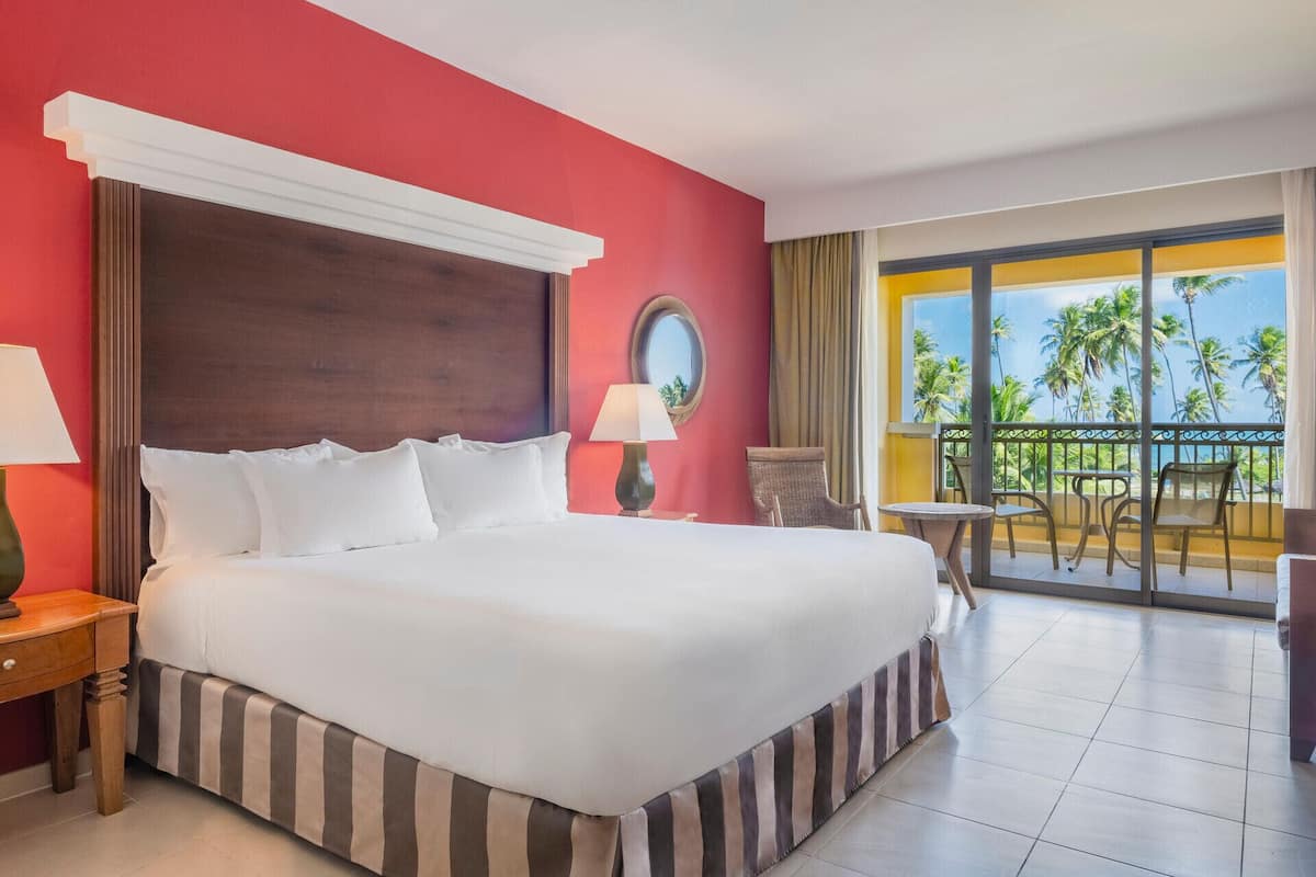 1 bedroom, free minibar, in-room safe, blackout drapes