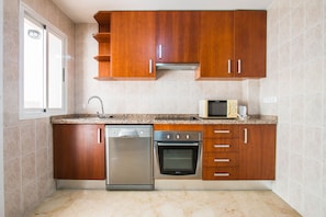 Fridge, microwave, stovetop, dishwasher