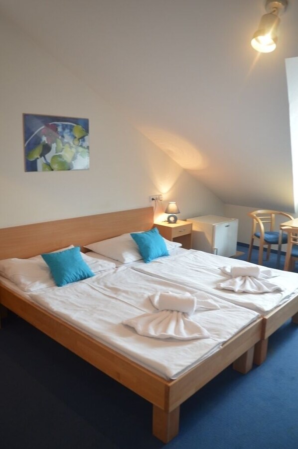 Double or Twin Room | Desk, free WiFi