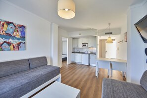 In-room safe, laptop workspace, free WiFi, bed sheets - OLA Apartamentos Cala d'Or (Santanyi)