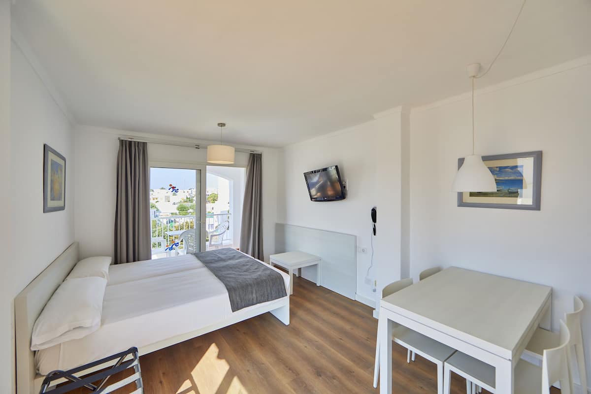 1 habitación y caja de seguridad en la habitación