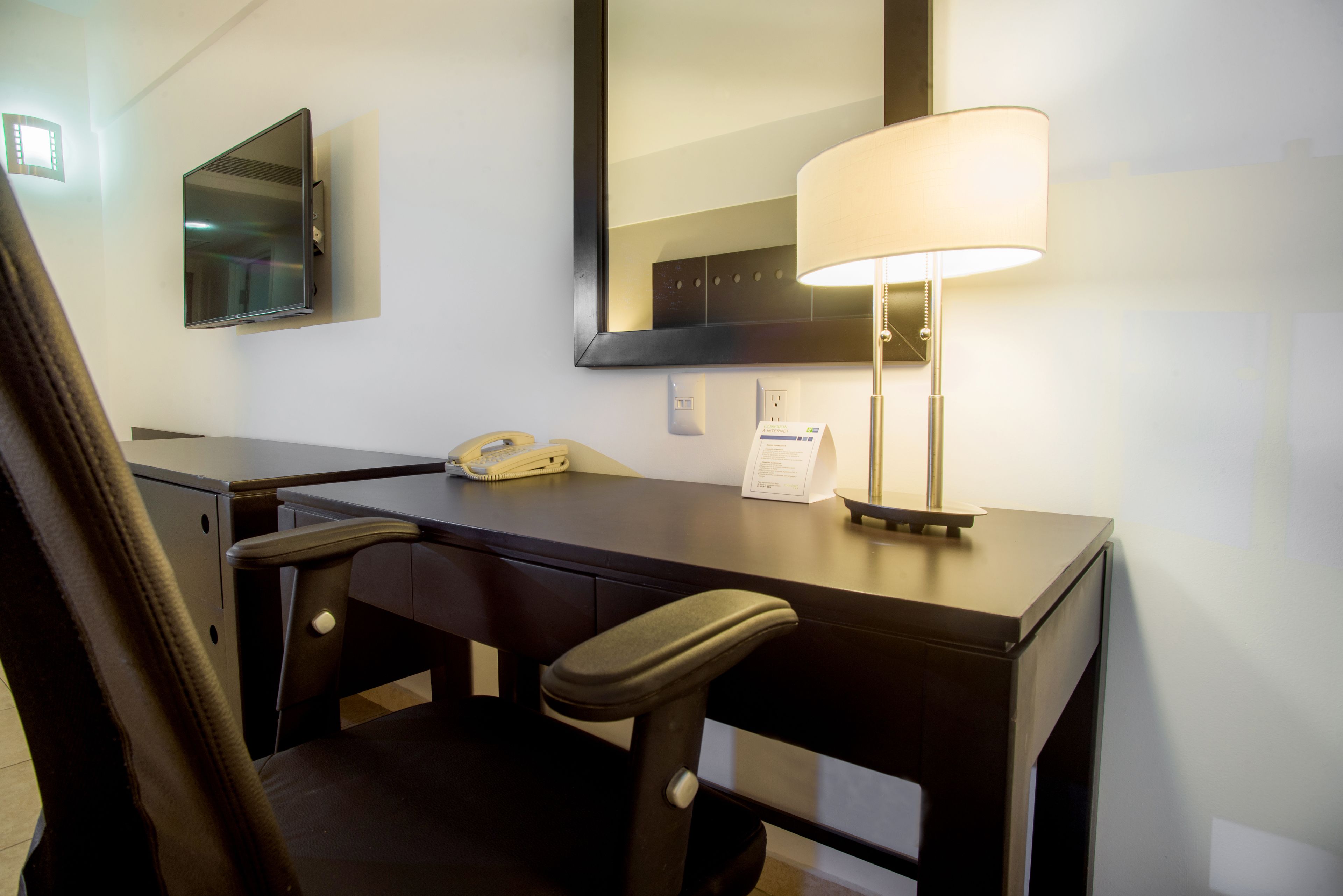 standard room | 1 bedroom, in-room safe, individually decorated, desk