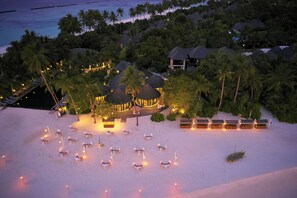 Outdoor banquet area - Sun Siyam Iru Fushi (Iru Fushi)