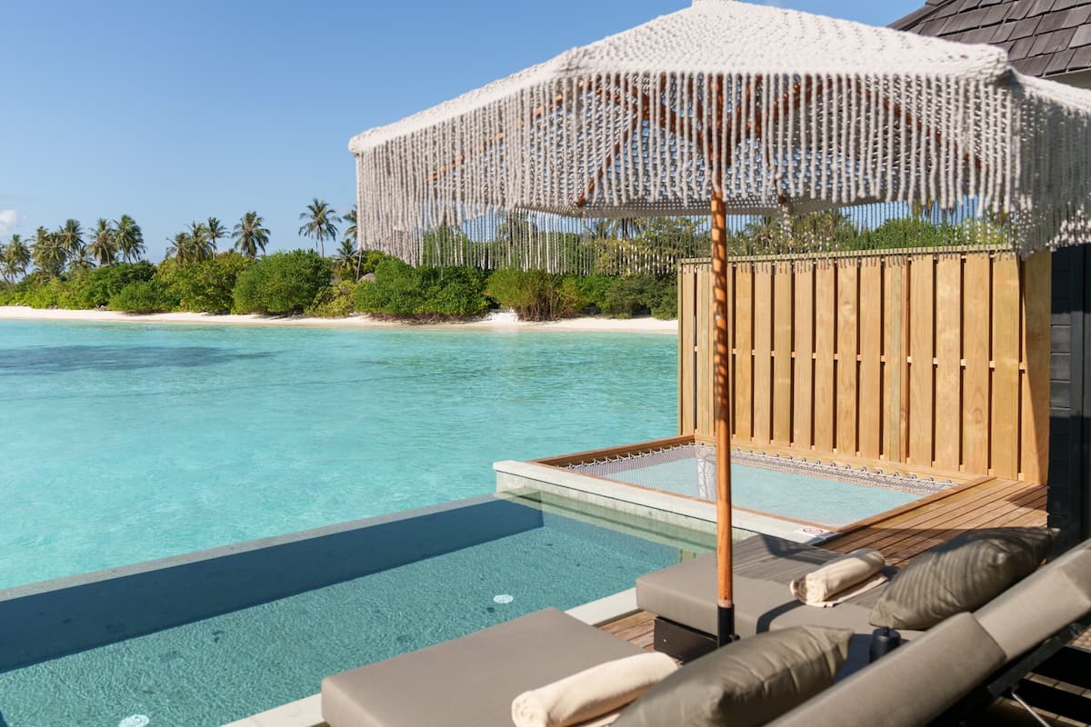 Villa, alberca privada (seaplane transfer for 2 guests) | Ropa de cama de alta calidad y minibar