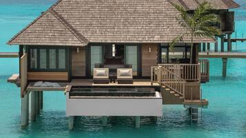 Villa, piscine privée (seaplane transfer for 2 guests) | Literie de qualité supérieure, minibar, coffres-forts dans les chambres