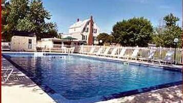 Outdoor pool, open 10:00 AM to 10:00 PM, sun loungers