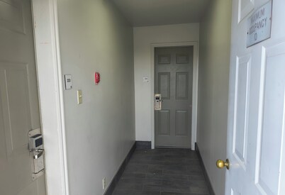 Ameri-Stay Inn & Suites