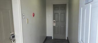 Ameri-Stay Inn & Suites