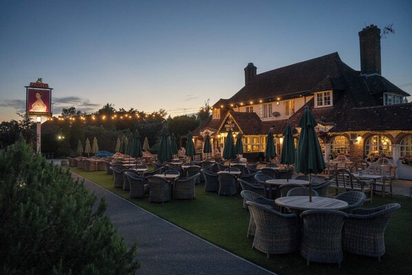 Terrace/patio - The Princess Royal (Farnham)