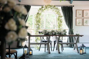 Breakfast, lunch and dinner served