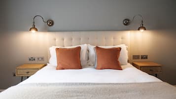 1 bedroom, premium bedding, in-room safe, desk