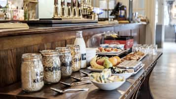 Engelsk frokost hver dag (GBP 13.5 per person)