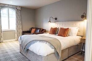 Habitación familiar | Ropa de cama de alta calidad y caja de seguridad en la habitación 