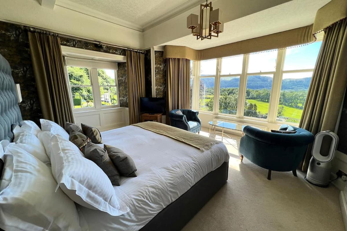 superior room, 1 king bed, mountain view | desk, iron/ironing board, free wifi, bed sheets