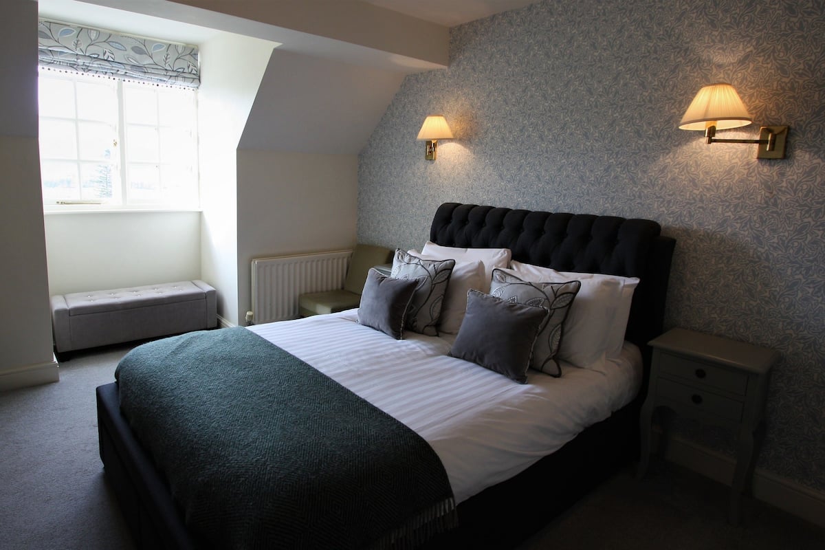 Classic Double Room, 1 Double Bed, Mountain View