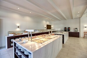 Termasuk sarapan penuh setiap hari 